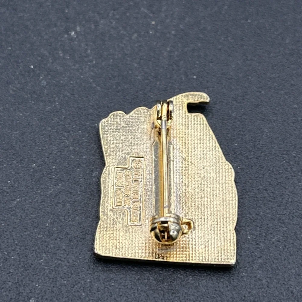 Steamboat‎ Springs Colorado Ski Resort Snoopy Peanuts Lapel Hat Pin